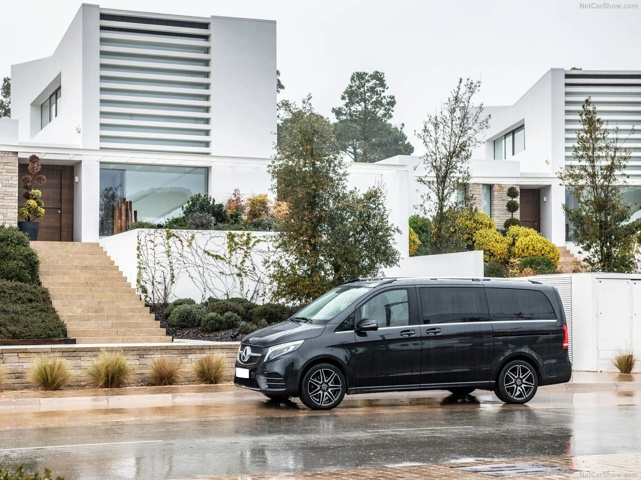 Louer un Mercedes Viano 7 places pour un déplacement professionnel ou en famille