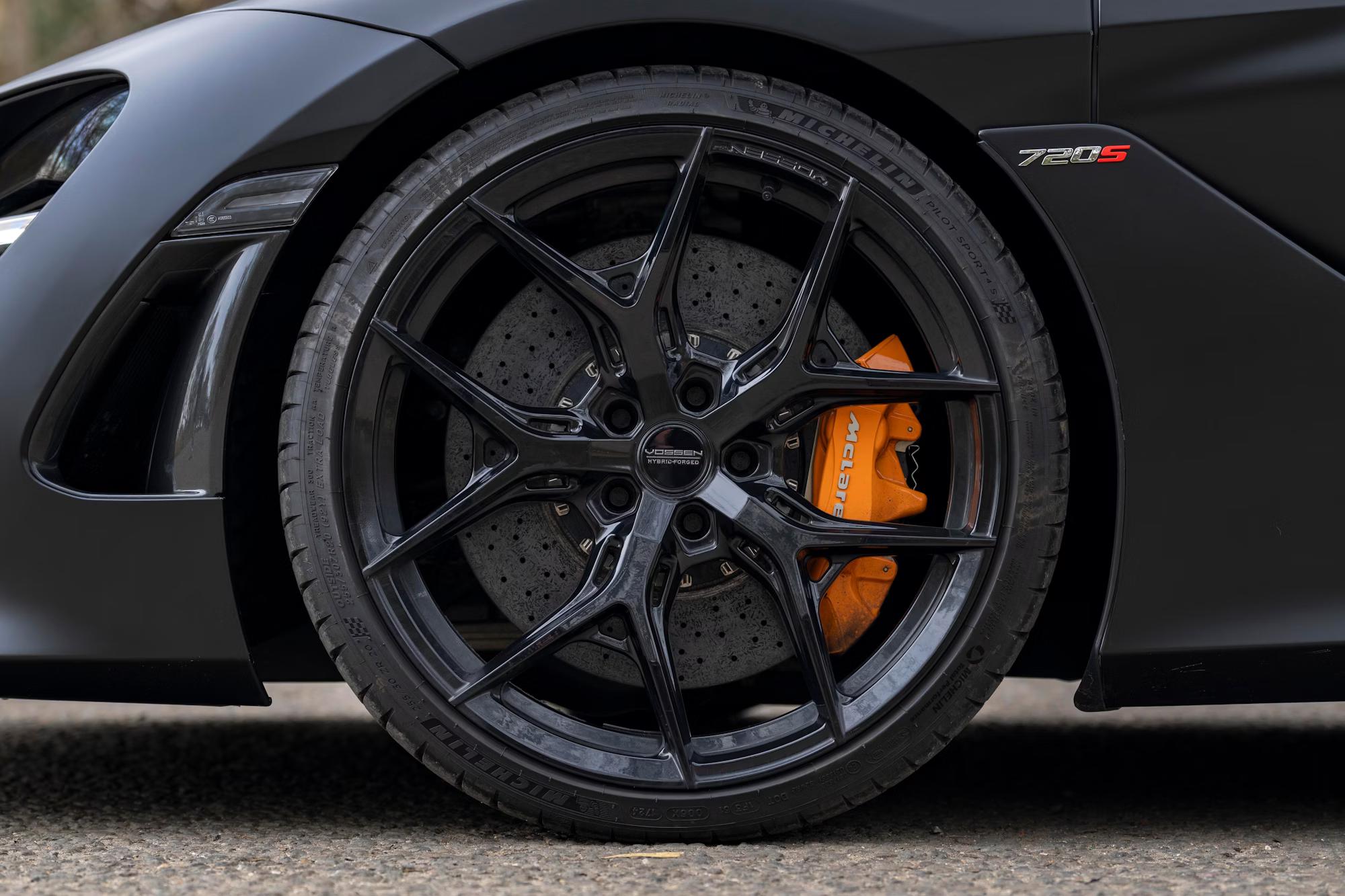 Réservez une McLaren 720S en location pour un week-end exclusif à Genève