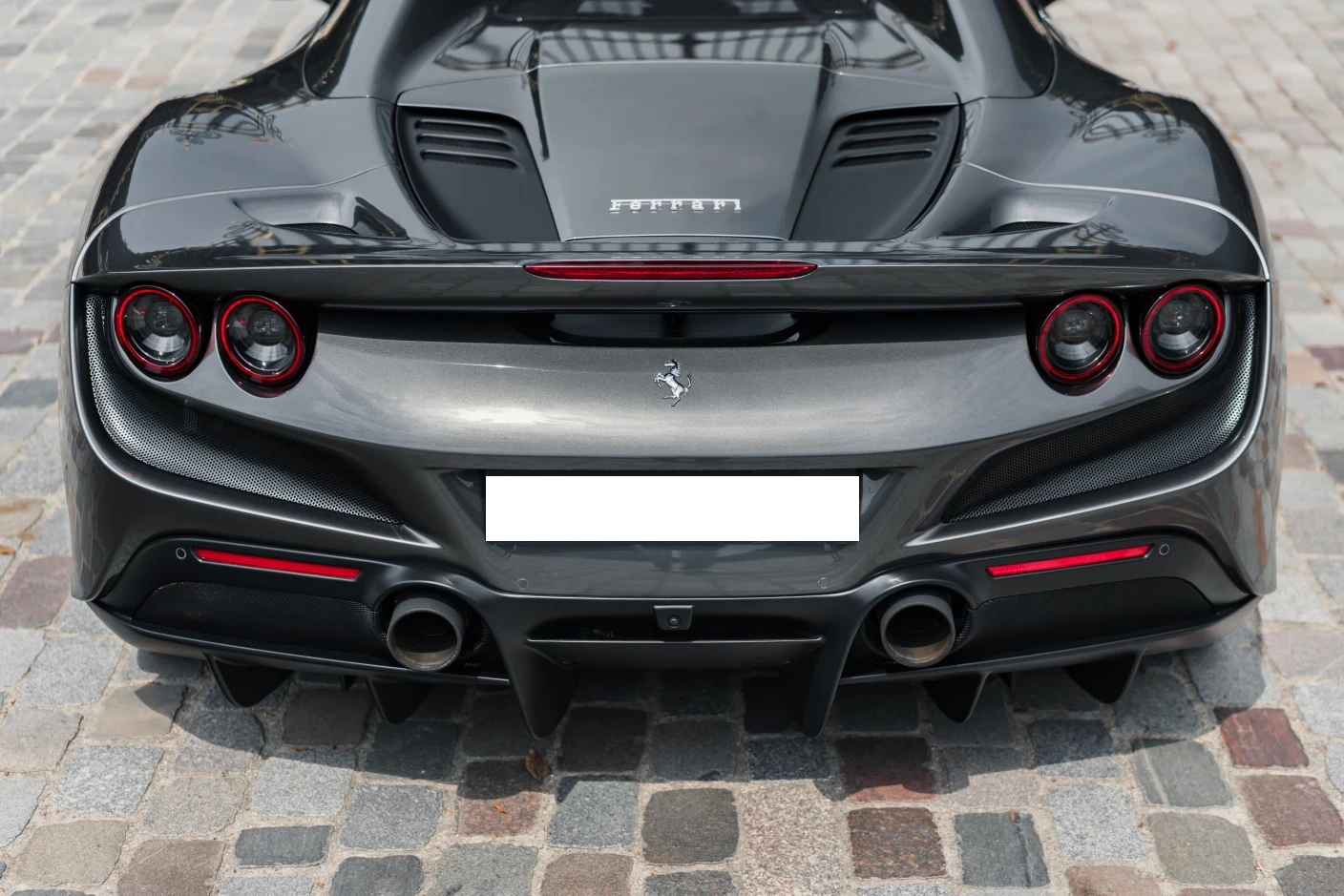 Ferrari F8 Tributo Spider disponible à la location à Genève