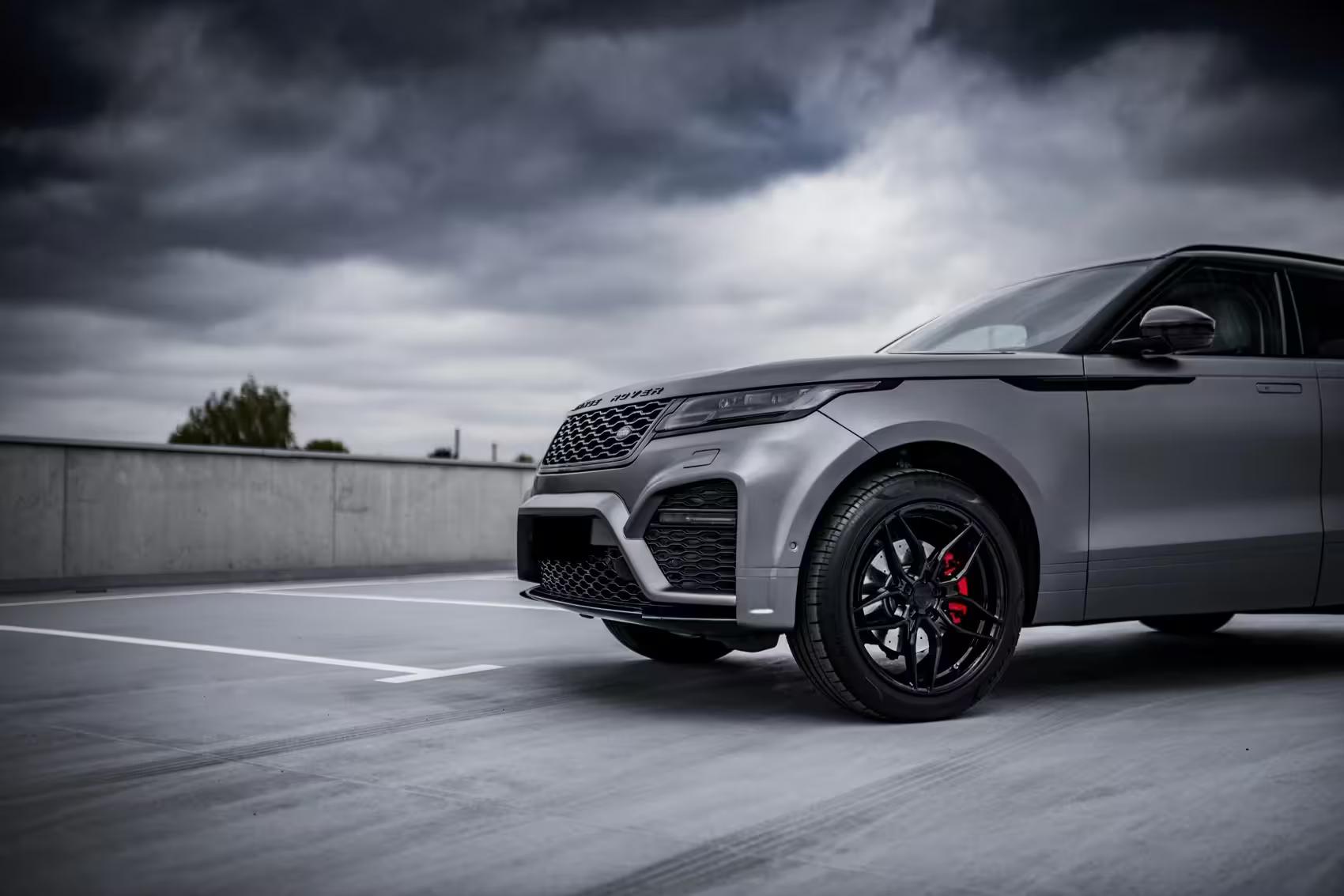 Louez un Range Rover Velar en Suisse, un SUV de luxe au design raffiné et aux performances remarquables
