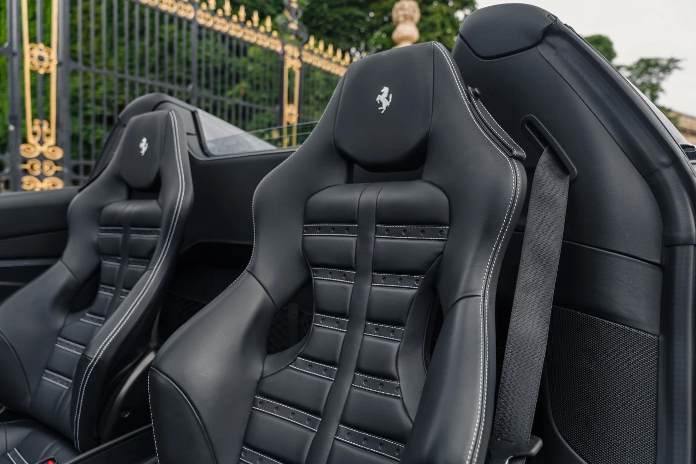 Ferrari F8 Spider – Des sièges racing pour une ergonomie parfaite