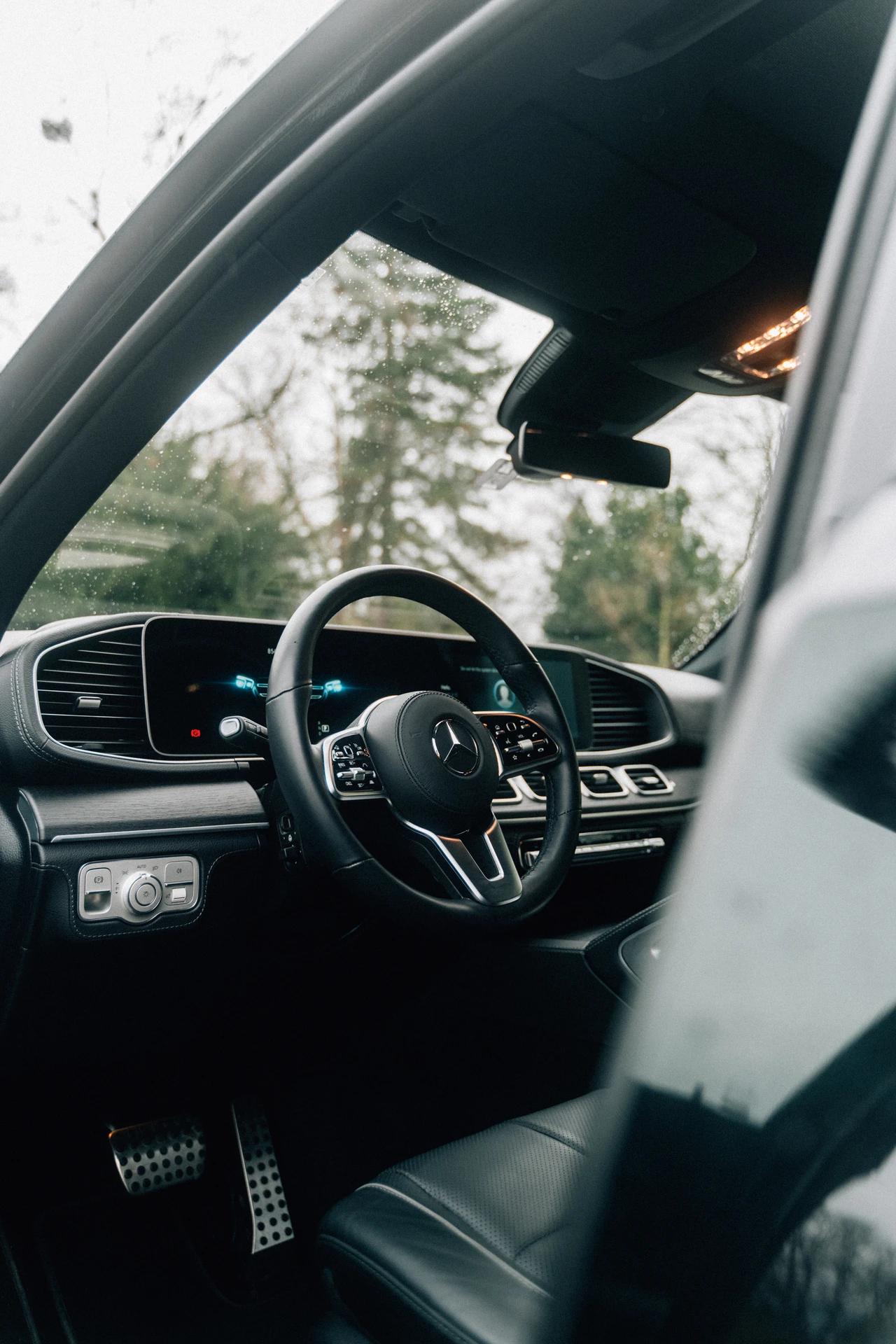 Mercedes-Benz GLS 580 – Une calandre imposante et raffinée