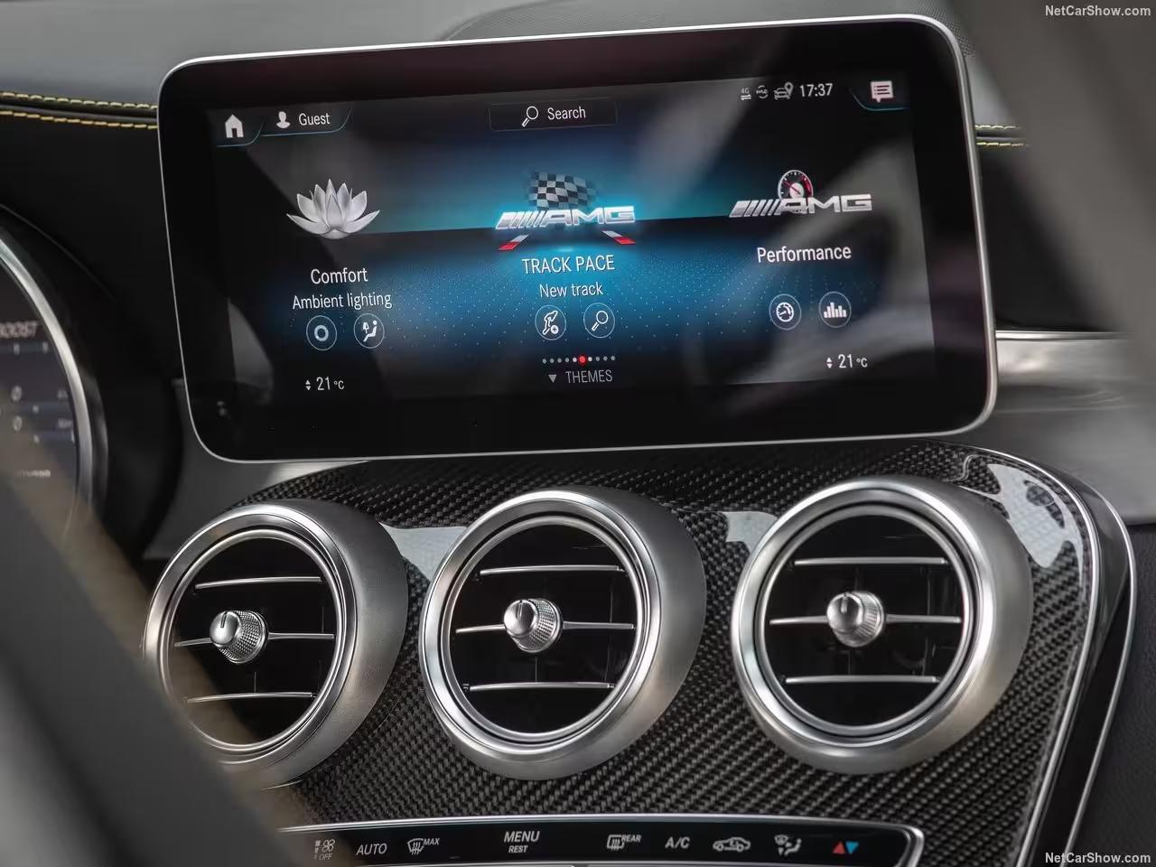 Mercedes GLC 63s Coupé – Système d’infodivertissement MBUX