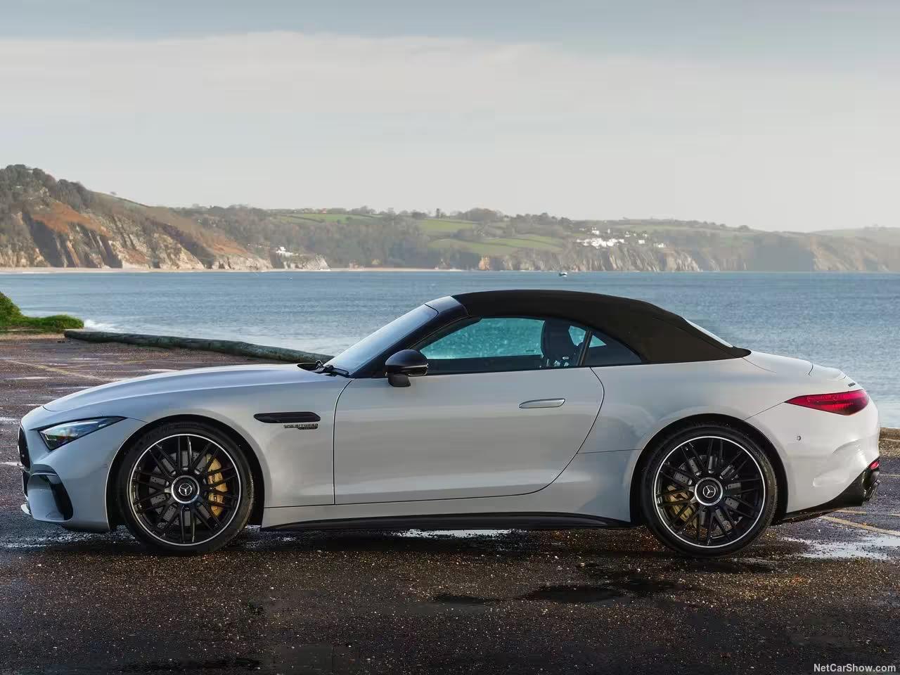 Mercedes-AMG SL63 – Toit rétractable et plaisir à ciel ouvert