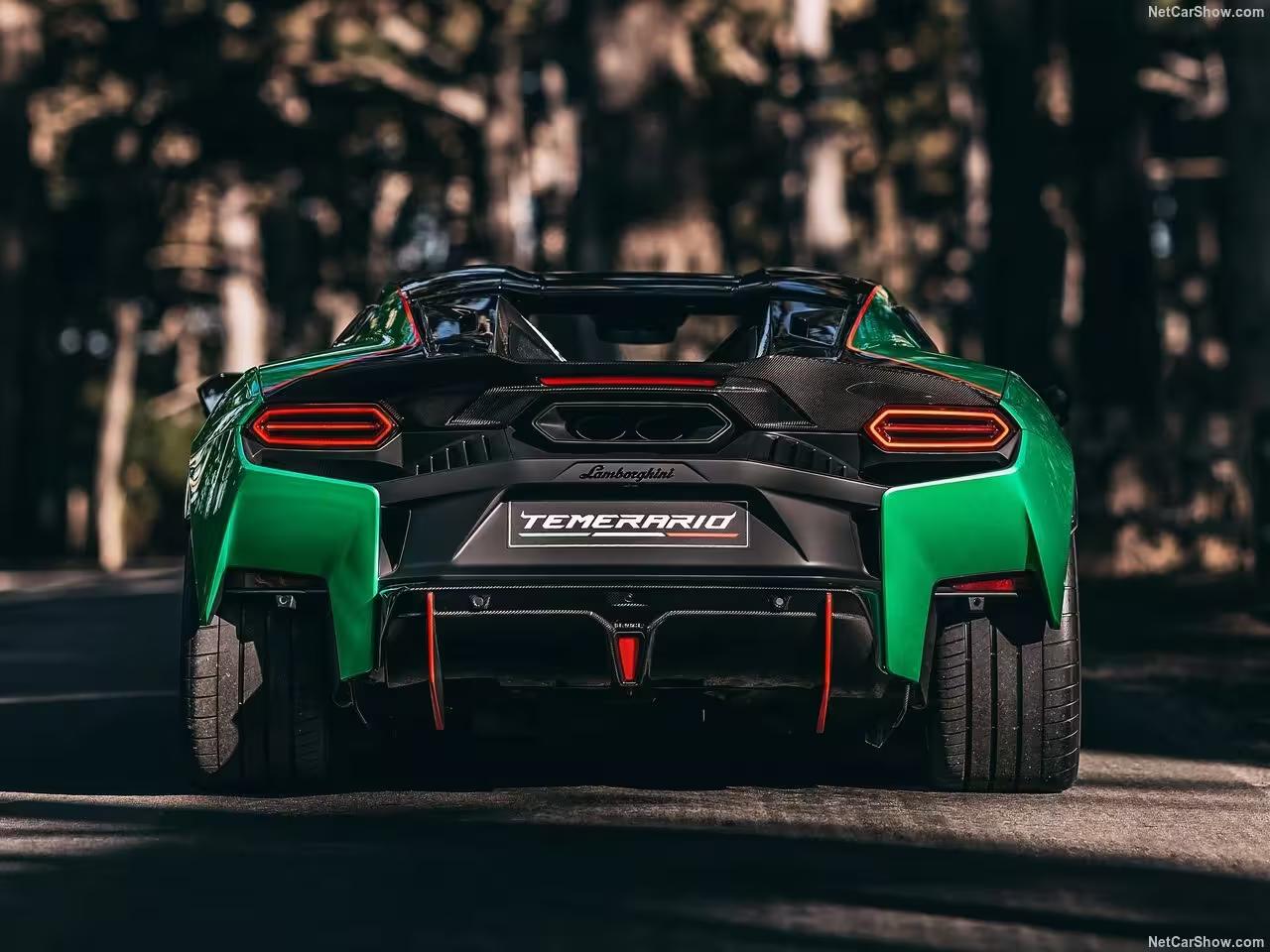 Lamborghini Temerario – Triple Échappement Central
