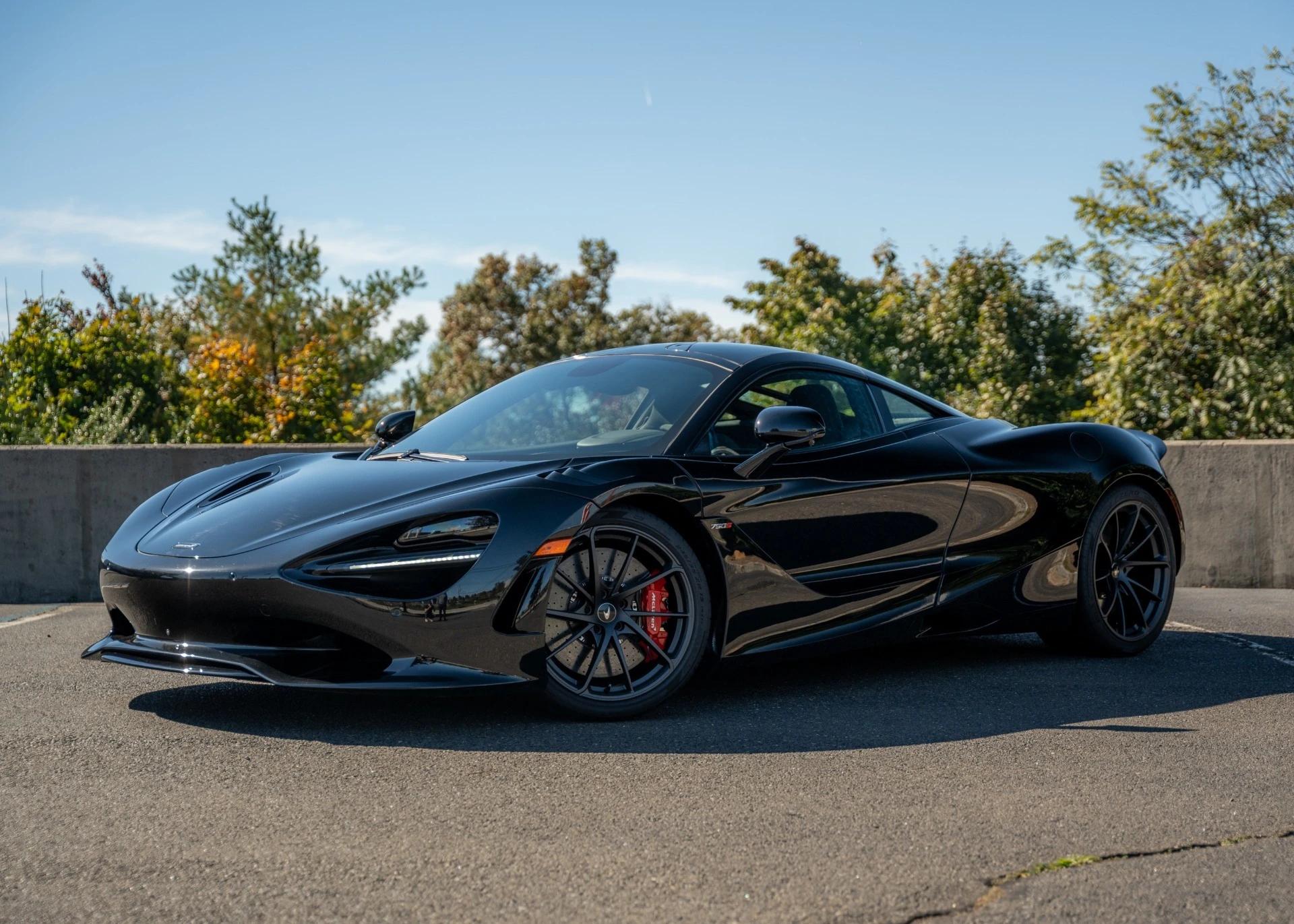 Louez une McLaren 750S à Genève – Une supercar de luxe haute performance