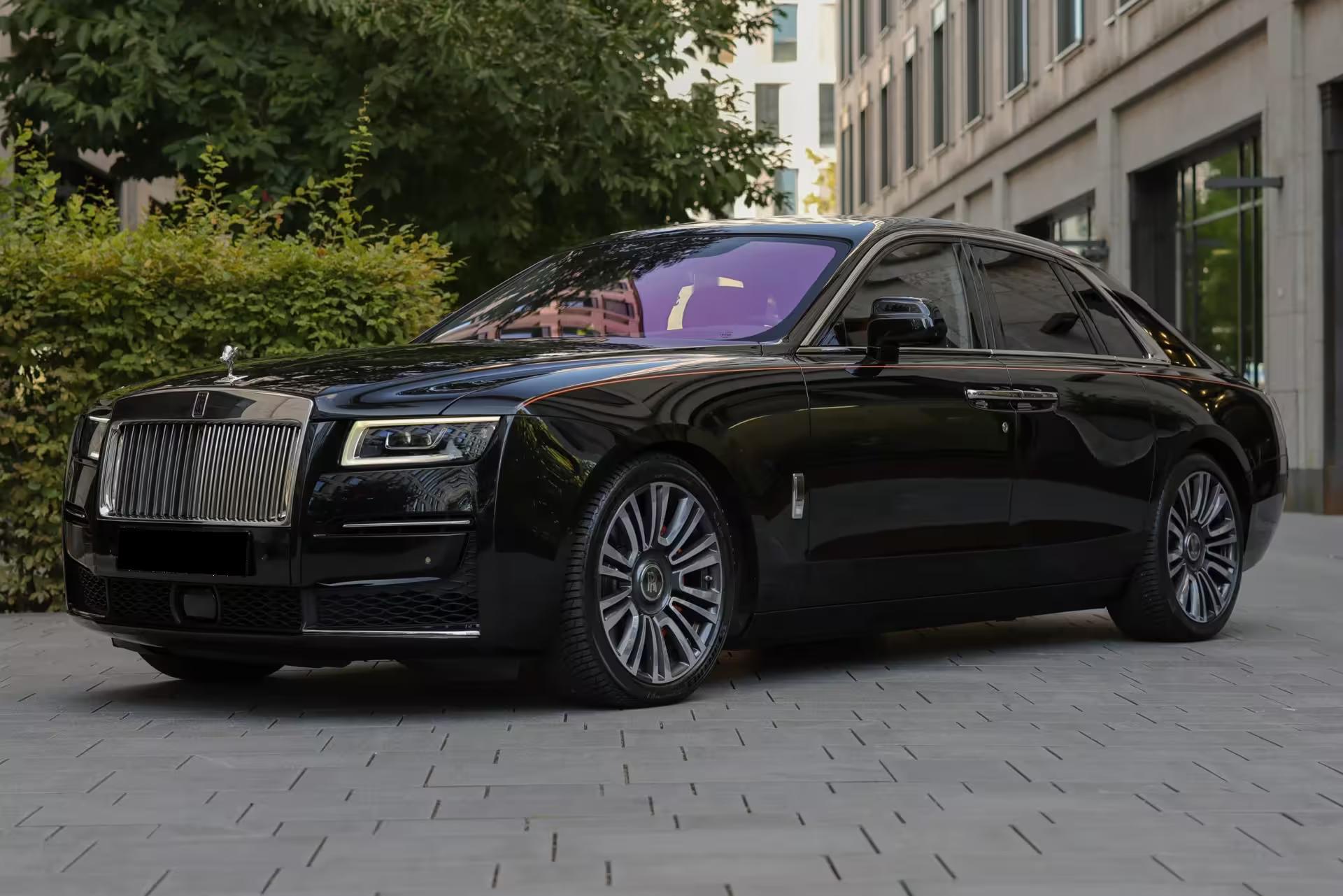 Louez une Rolls-Royce Ghost à Genève – Le summum du luxe et du raffinement