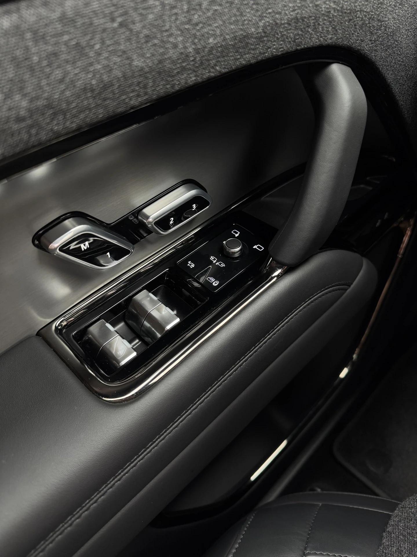 Louer un Range Rover Sport avec intérieur cuir et finitions de prestige