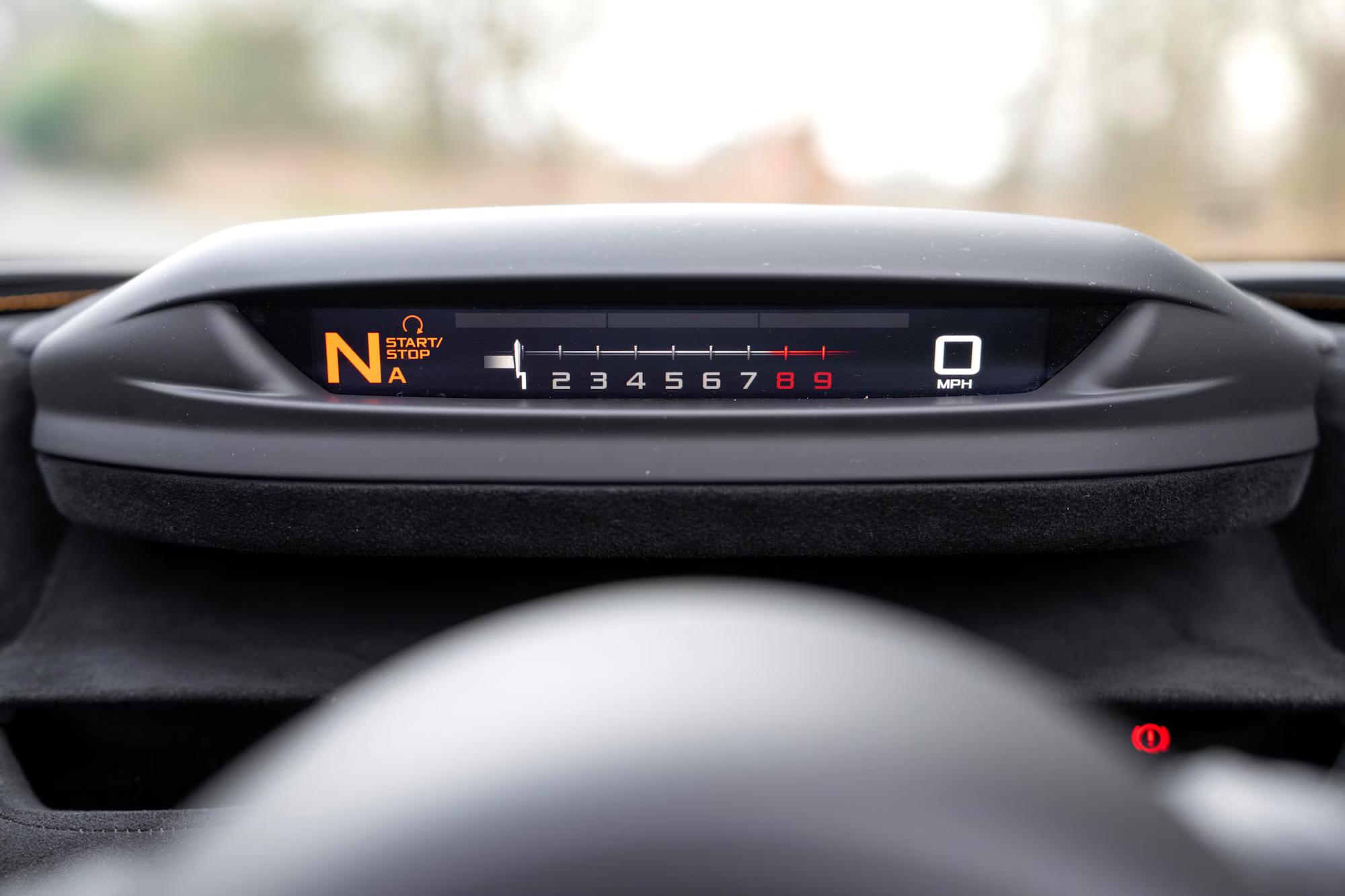 Mclaren 720S – Tableau de Bord Rétractable : Un Mode Minimaliste Pour la Performance