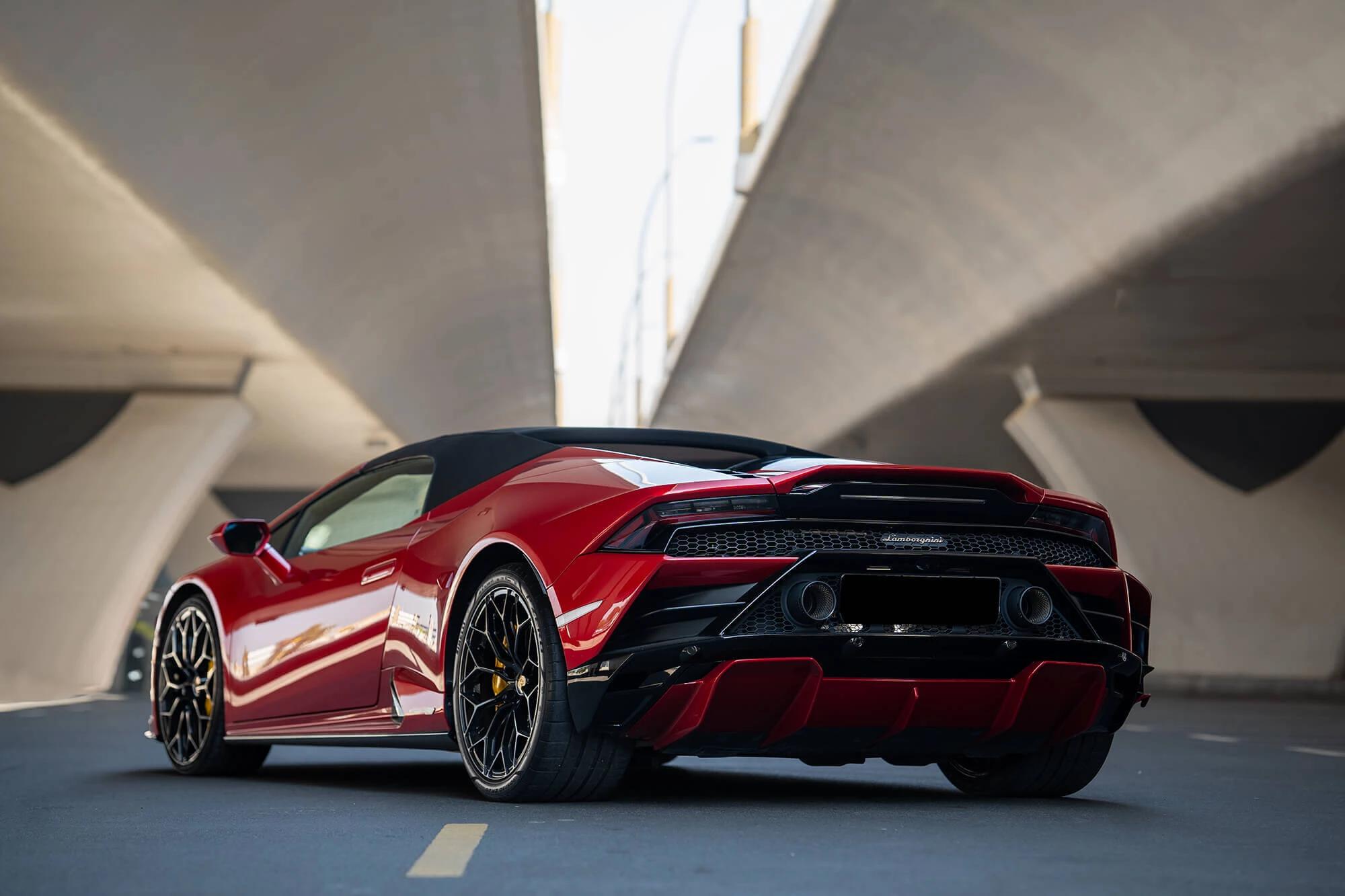 Louer une Lamborghini Huracán Evo Spyder blanche, élégance et performance ultime