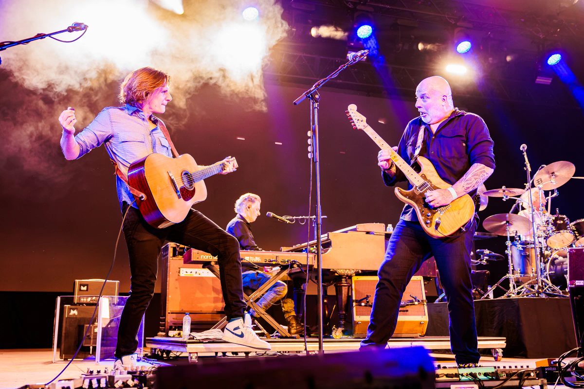 Paskal Jakobsen en Reinier Scheffer (BLØF) tijdens het optreden op Mainstage bij Appelpop 2026.