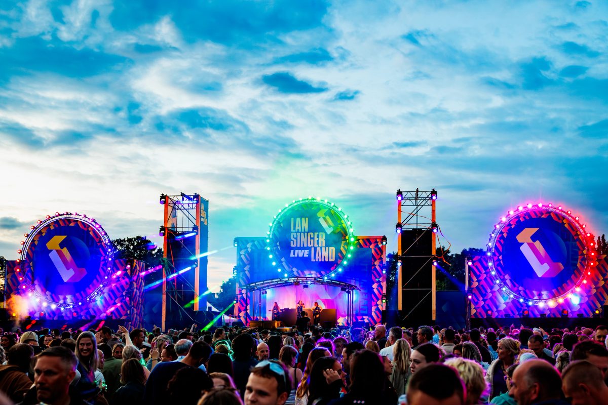 Nakatomi tijdens het optreden op Mainstage bij Lansingerland Live 2026.
