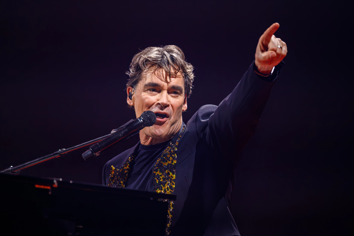 Jeroen van der Boom tijdens het optreden op RTM Stage bij The Pianoman Live 2025.