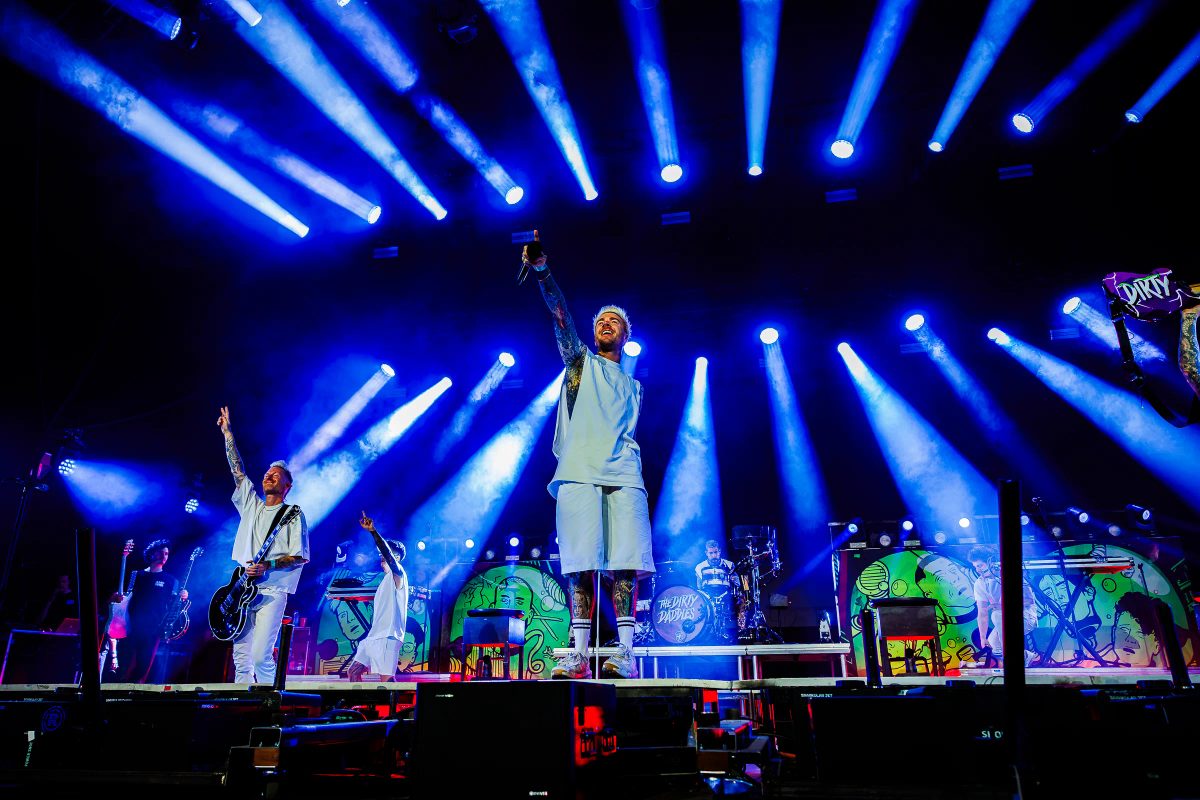 The Dirty Daddies en Laurens Troost tijdens het optreden op Mainstage bij Appelpop 2026.