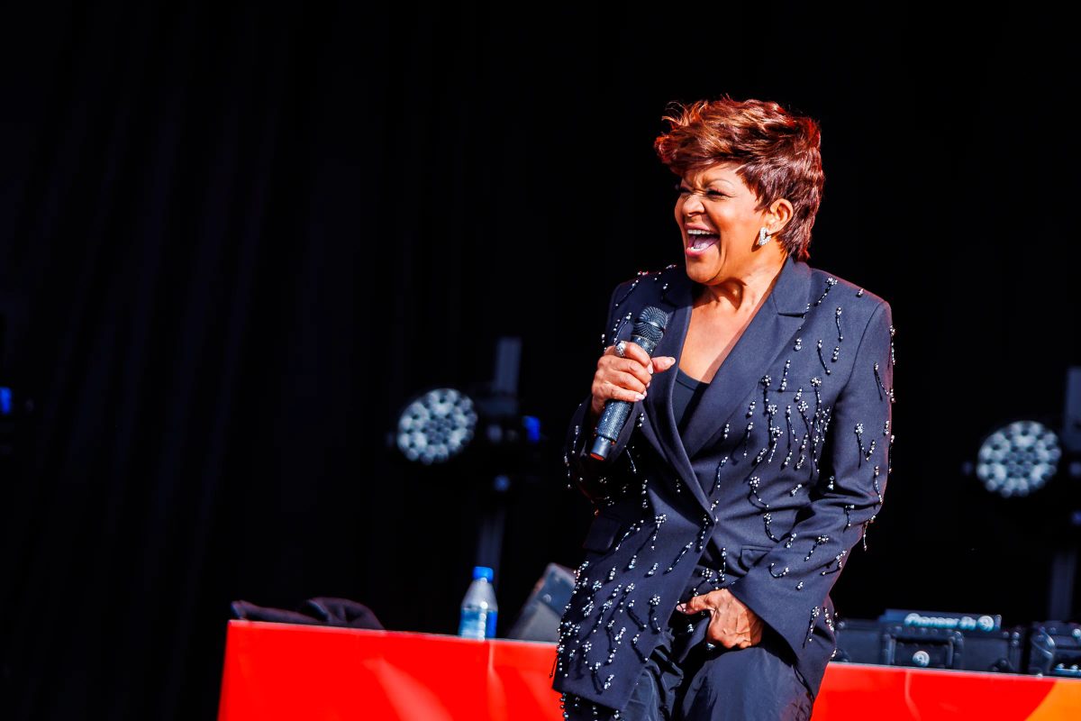 Ruth Jacott tijdens het optreden op MAINSTAGE bij Live at the Lake 2026.