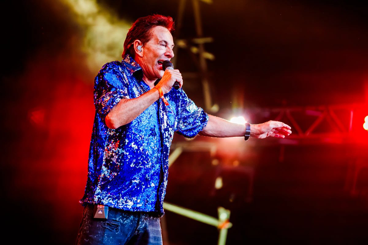 Gerard Joling tijdens het optreden op MAINSTAGE bij Live at the Lake 2026.