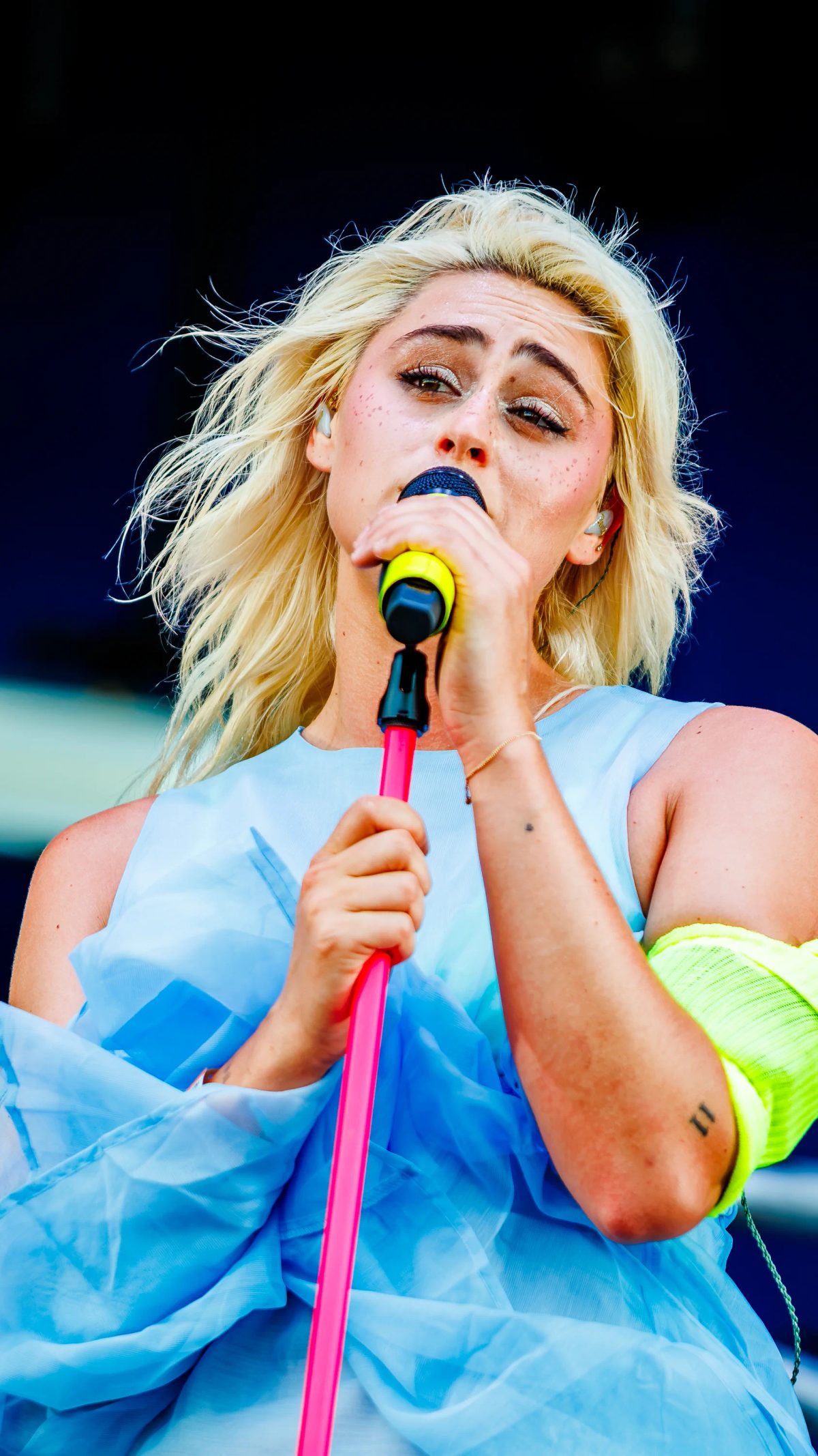 Bente tijdens het optreden op Umoja bij Concert at SEA 2026.