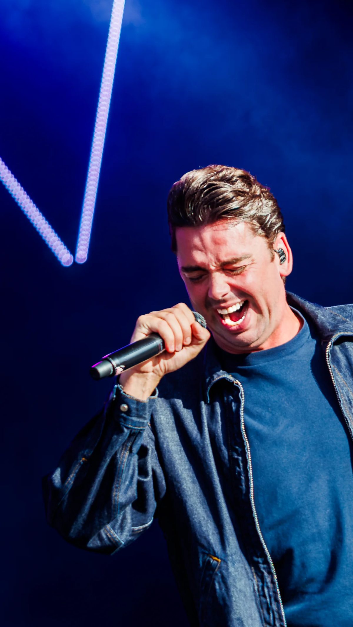 Yves Berendse tijdens het optreden op MAINSTAGE bij Live at the Lake 2026.