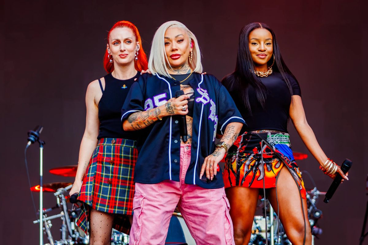 Sugababes tijdens het optreden op Mayhem bij Hullabaloo 2025.