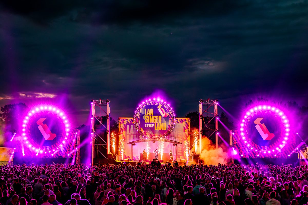 Nakatomi tijdens het optreden op Mainstage bij Lansingerland Live 2026.