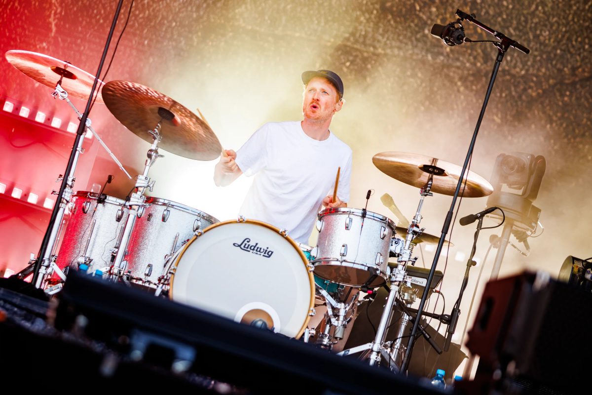 Thijs Rensink (Miss Montreal) tijdens het optreden op Zeeland bij Concert at SEA 2026.