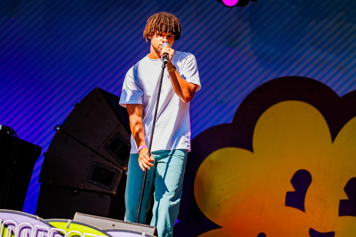 Cody tijdens het optreden op Razzle Dazzle bij Hullabaloo 2025.