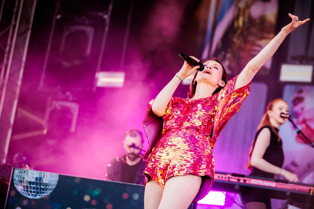 Sophie Ellis-Bextor tijdens het optreden op Umoja bij Concert at SEA 2026.