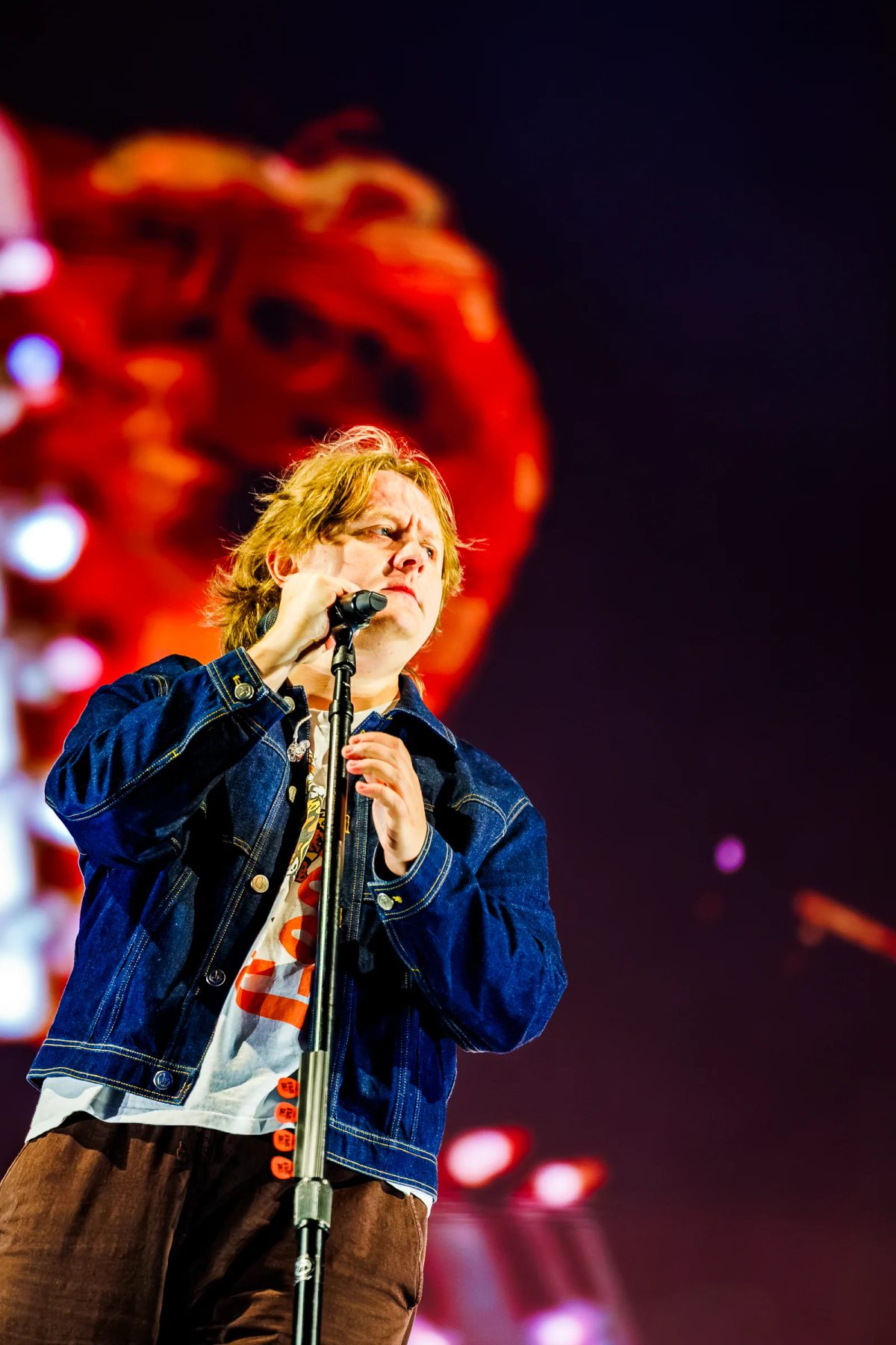 Lewis Capaldi tijdens het optreden op MAYHEM bij Hullabaloo 2026.