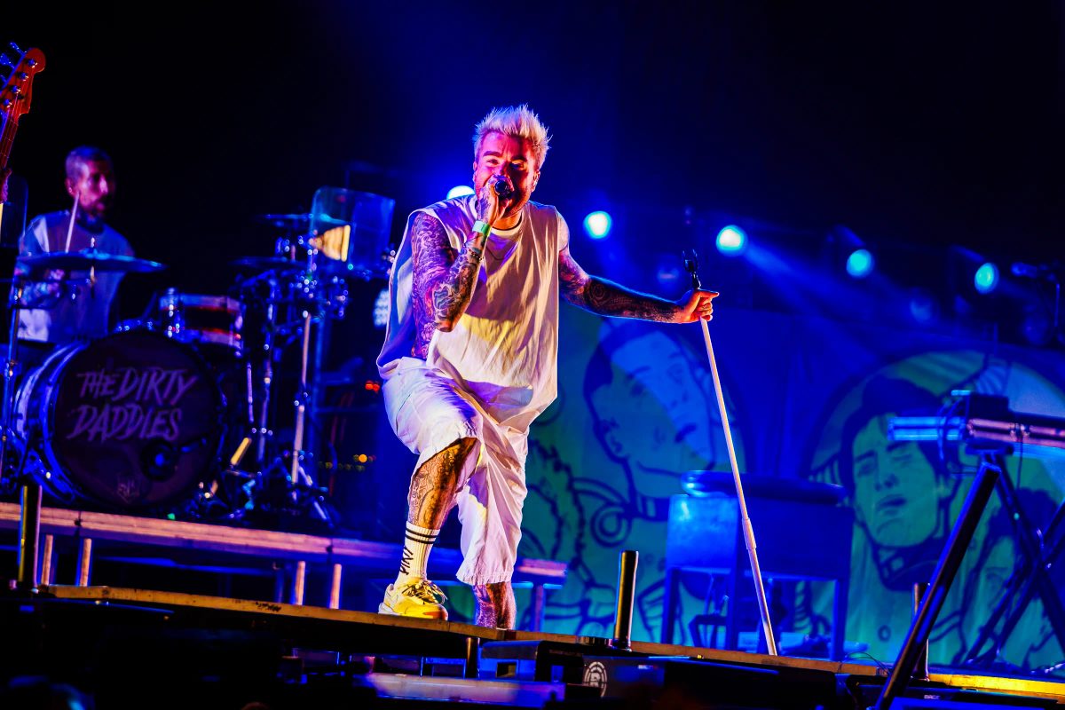 The Dirty Daddies en Laurens Troost tijdens het optreden op Mainstage bij Appelpop 2026.