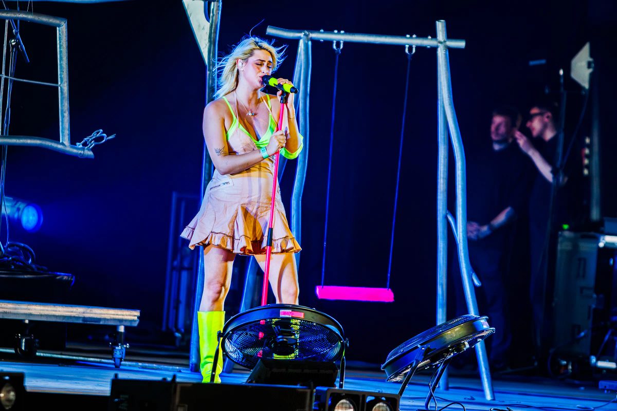 Bente tijdens het optreden op Mainstage bij Appelpop 2026.