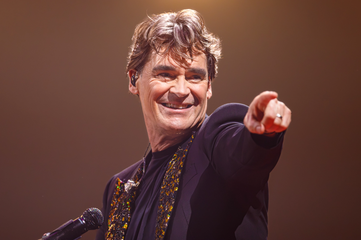 Jeroen van der Boom tijdens het optreden op RTM Stage bij The Pianoman Live 2025.