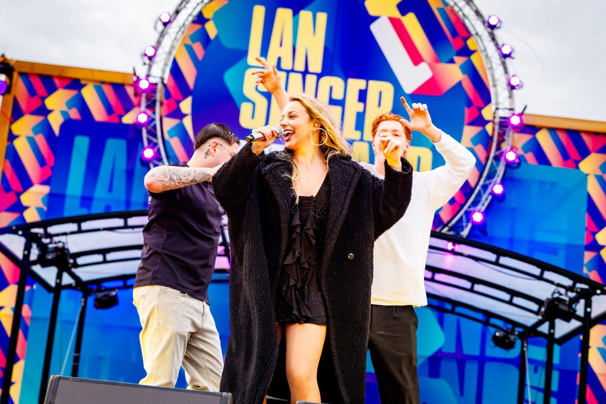 Emma Heesters tijdens het optreden op Mainstage bij Lansingerland Live 2026.