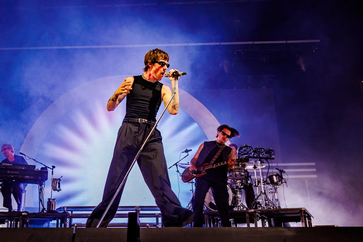 Son Mieux tijdens het optreden op BUD MAINSTAGE bij Dauwpop 2026.
