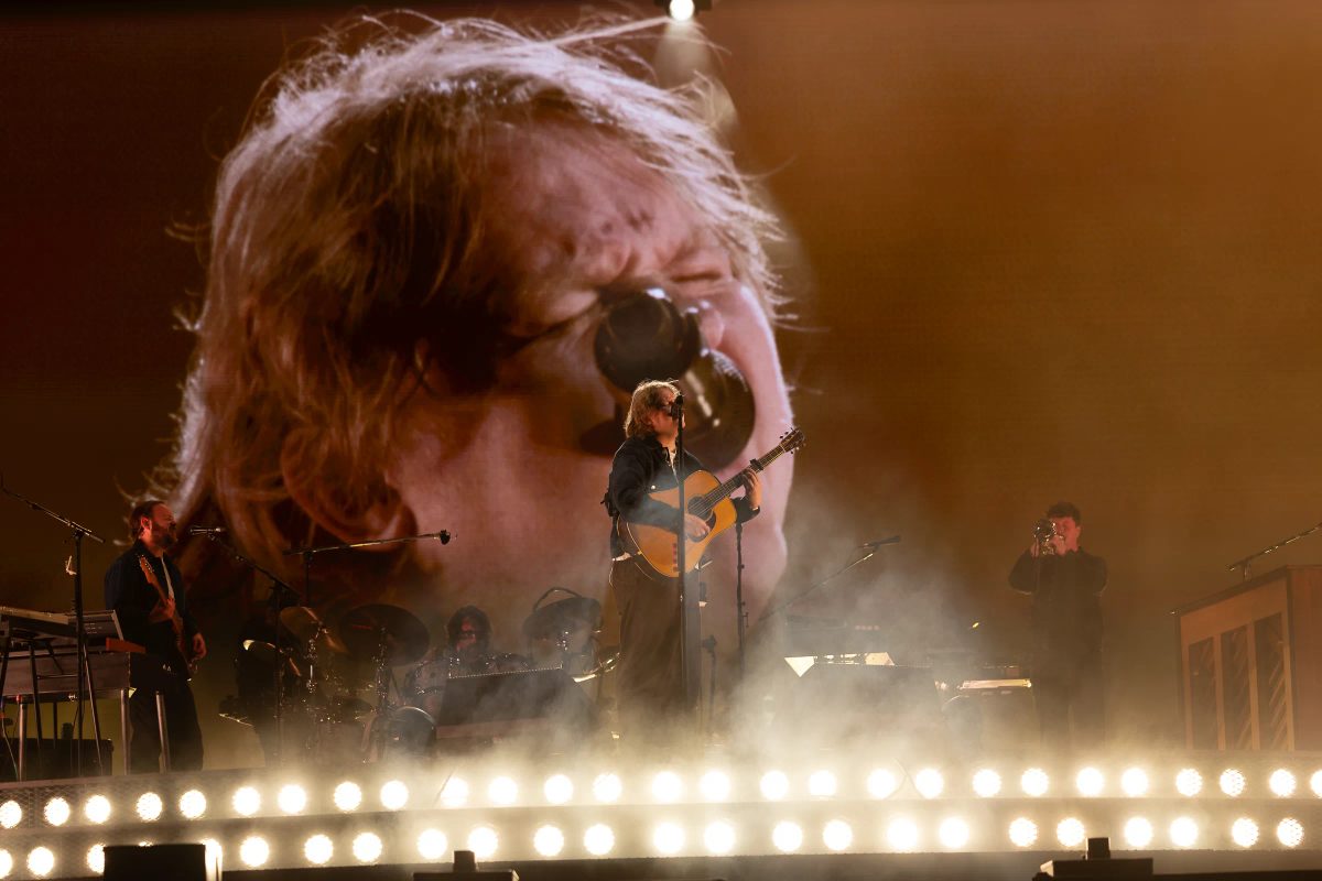 Lewis Capaldi tijdens het optreden op MAYHEM bij Hullabaloo 2026.
