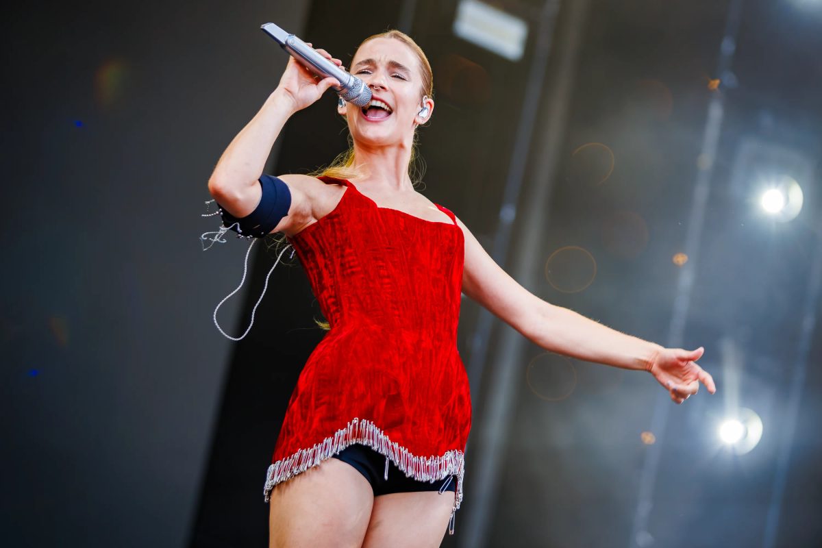 Pommelien Thijs tijdens het optreden op Zeeland bij Concert at SEA 2026.