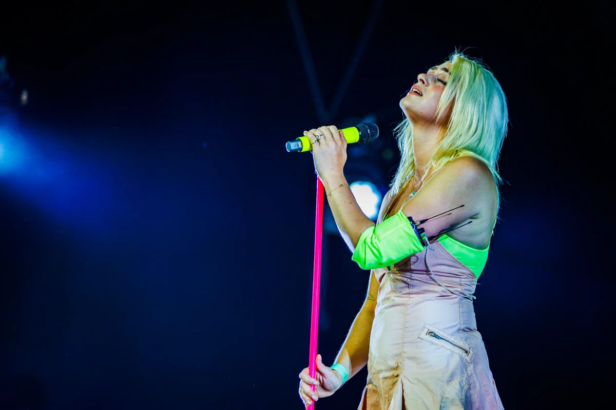 Bente tijdens het optreden op Mainstage bij Appelpop 2026.