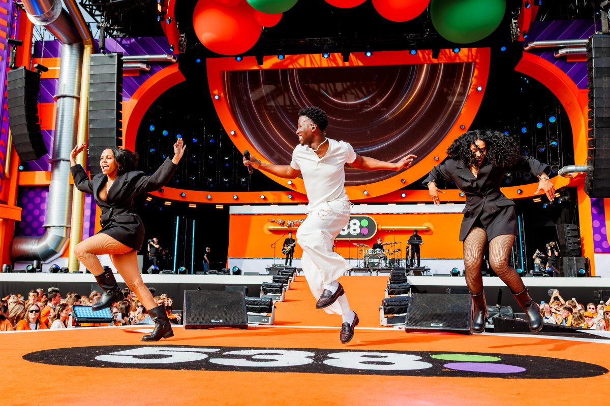 Claude tijdens het optreden op Mainstage bij 538 Koningsdag 2026.