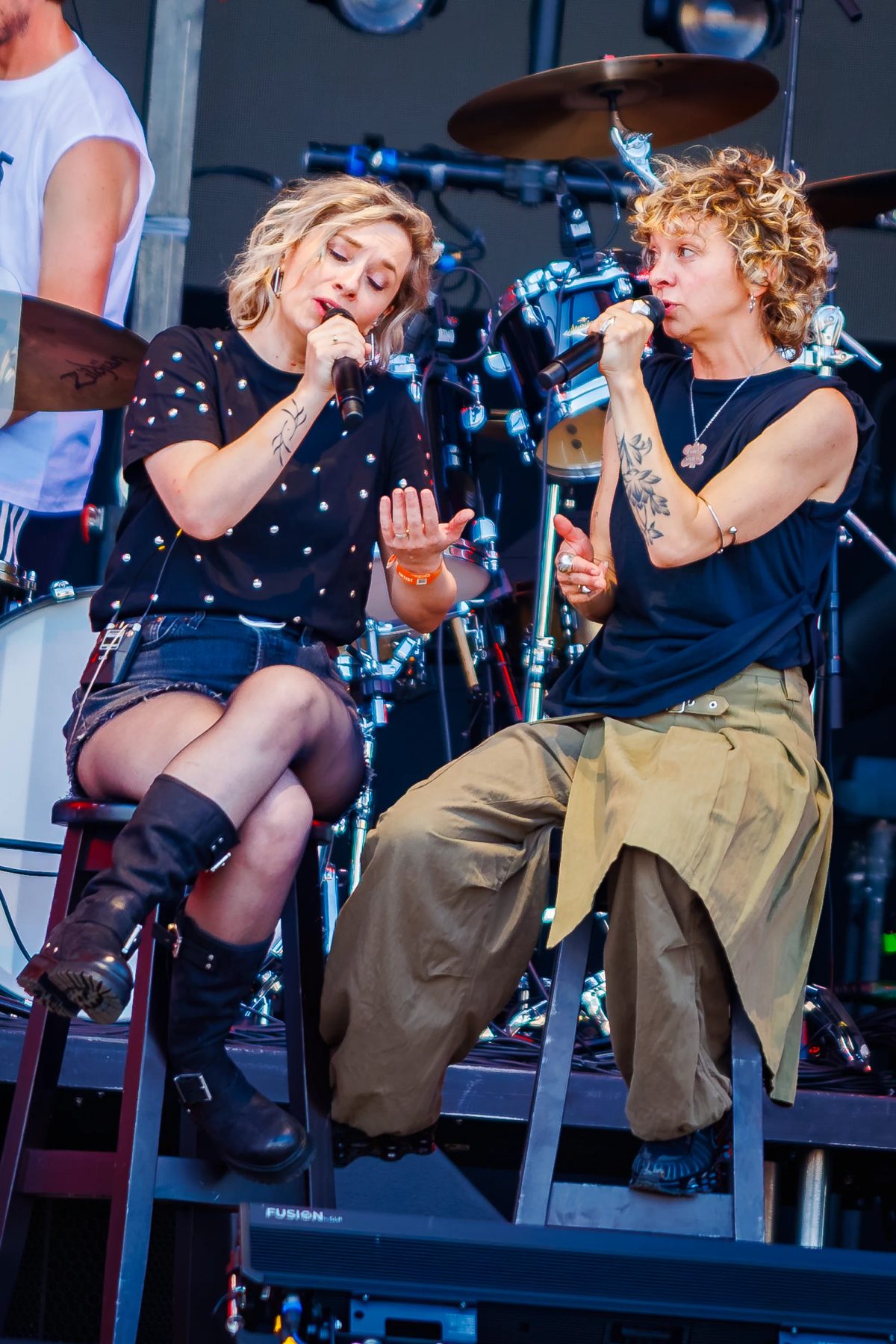 Jacqueline Govaert en Annelies Kuijsters (Krezip) tijdens het optreden op Zeeland bij Concert at SEA 2026.