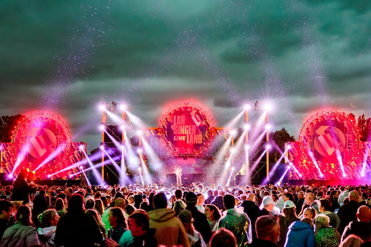Tino Martin tijdens het optreden op Mainstage bij Lansingerland Live 2026.