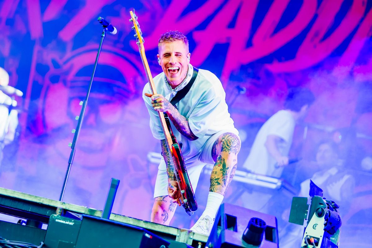 Roger Steward (The Dirty Daddies) tijdens het optreden op Mainstage bij Lansingerland Live 2025.
