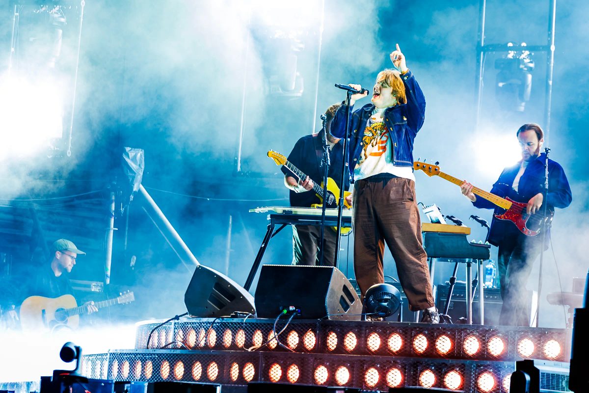 Lewis Capaldi tijdens het optreden op MAYHEM bij Hullabaloo 2026.