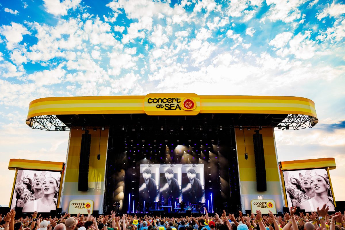 James Arthur tijdens het optreden op Zeeland bij Concert at SEA 2026.