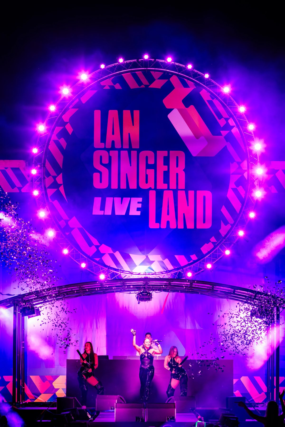 Nakatomi tijdens het optreden op Mainstage bij Lansingerland Live 2026.
