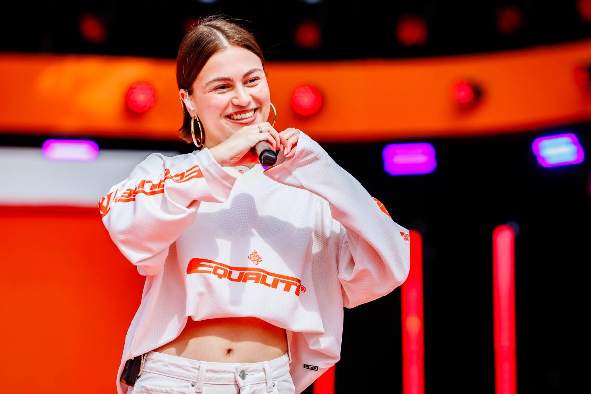 LUNA tijdens het optreden op Mainstage bij 538 Koningsdag 2026.