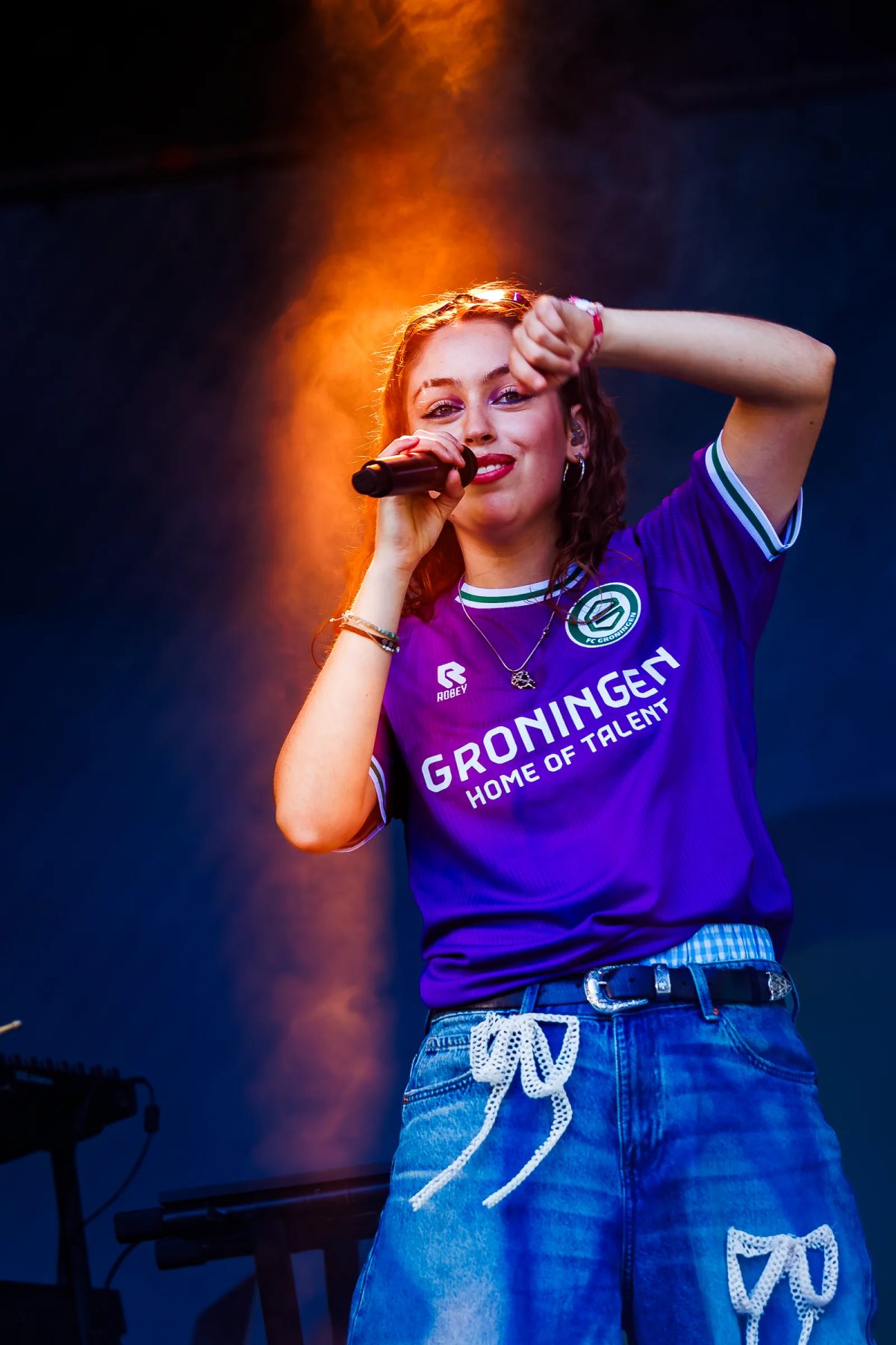 IDA tijdens het optreden op RAZZLE DAZZLE bij Hullabaloo 2026.