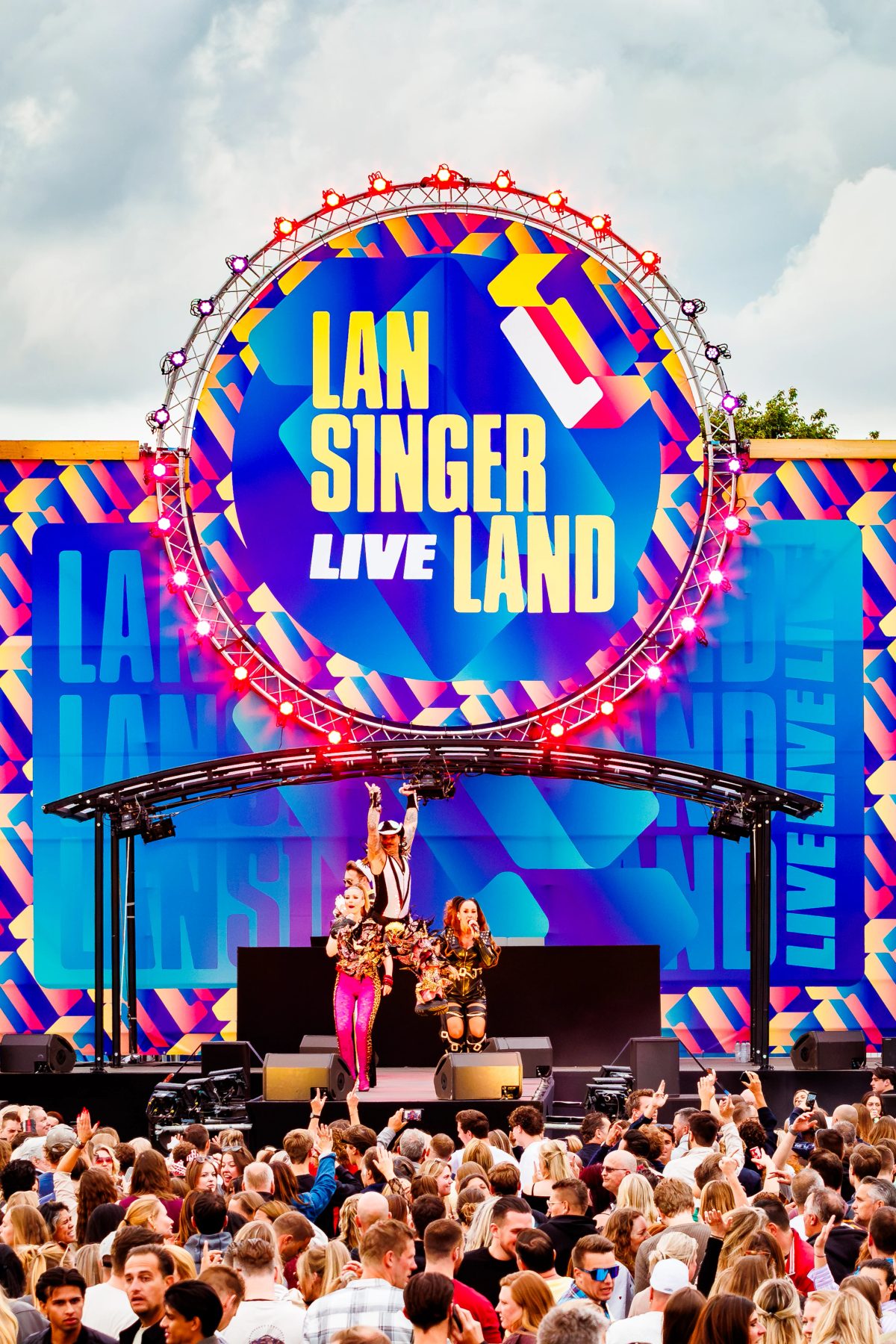 Vengaboys tijdens het optreden op Mainstage bij Lansingerland Live 2026.