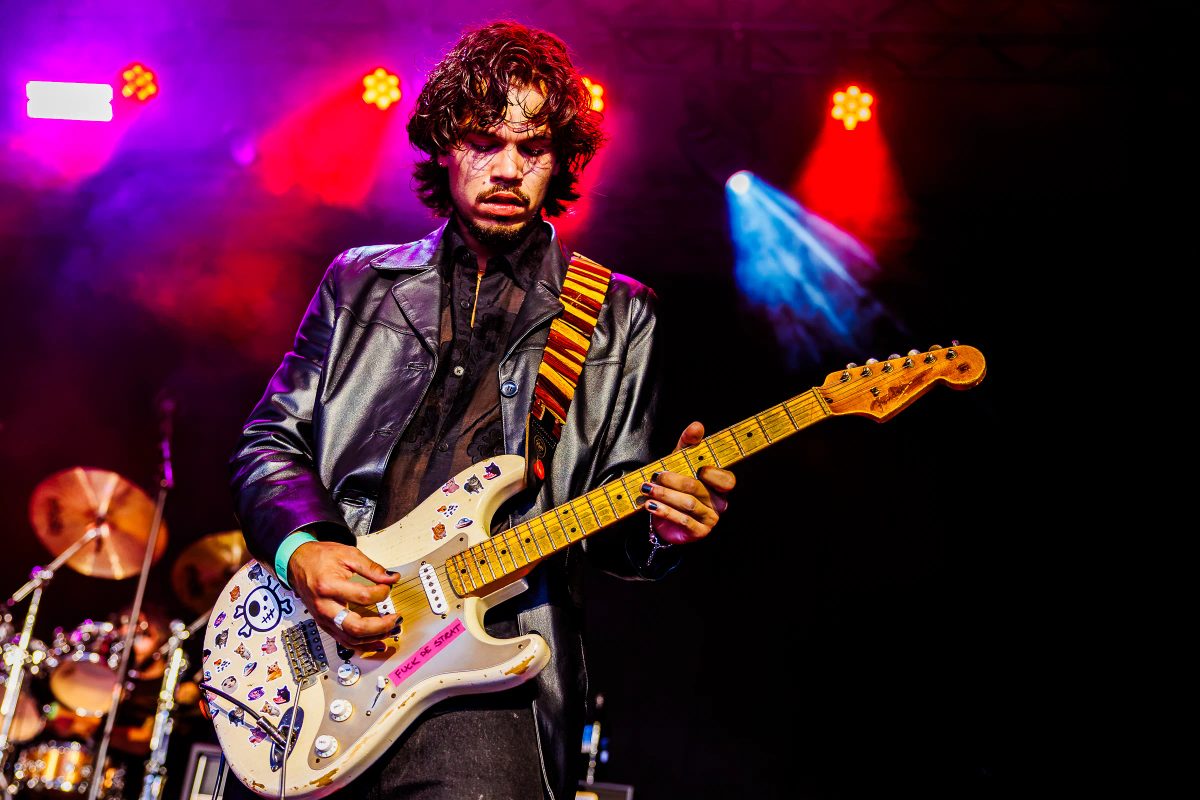 Cedric Siegers tijdens het optreden op Go-Tan Stage bij Appelpop 2026.