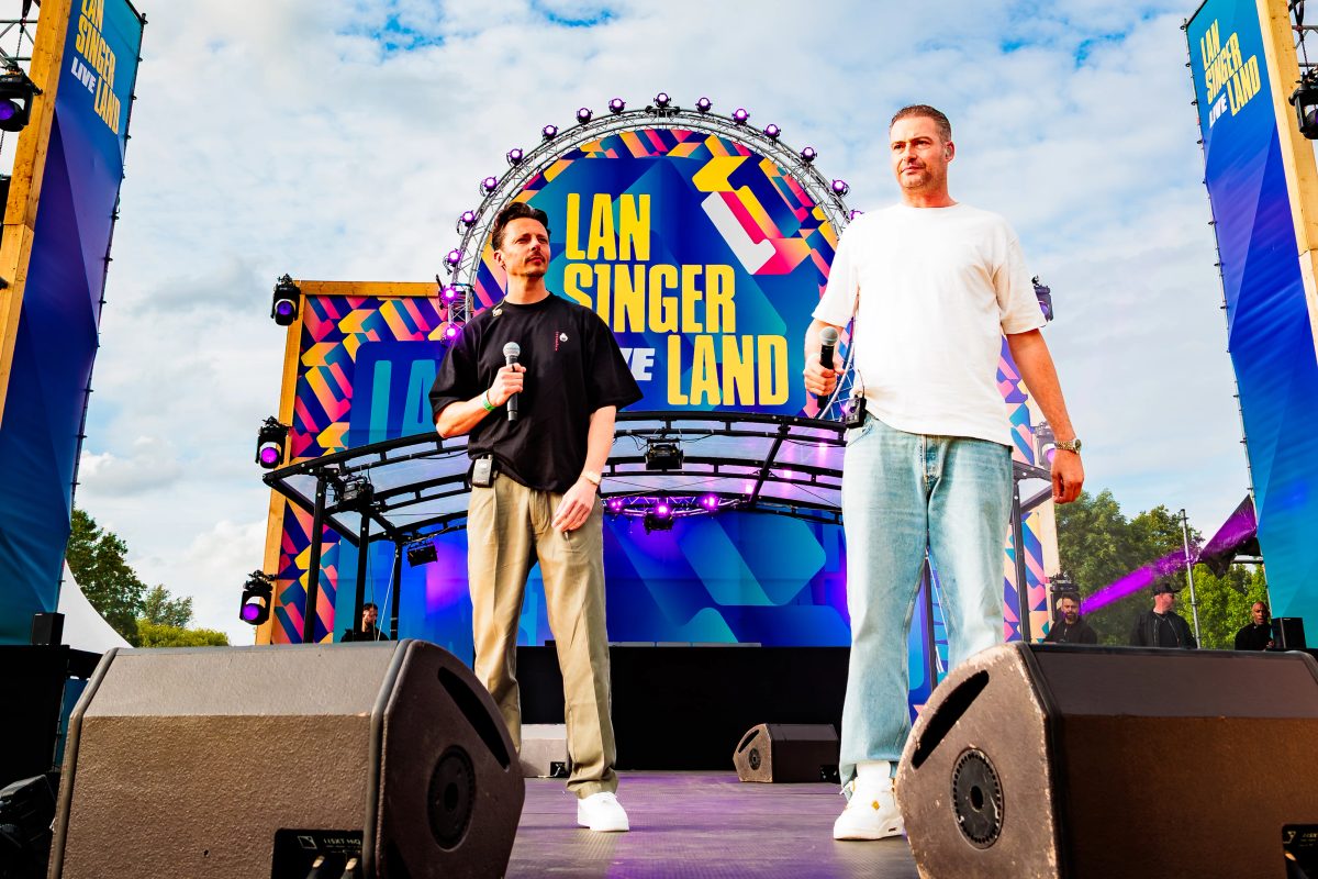 Lange Frans & Baas B tijdens het optreden op Mainstage bij Lansingerland Live 2026.