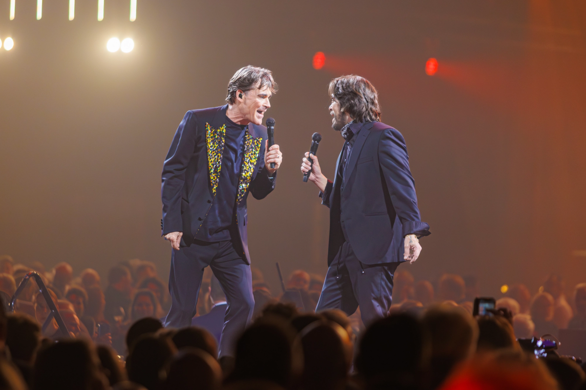 Jeroen van der Boom en Waylon tijdens het optreden op RTM Stage bij The Pianoman Live 2025.