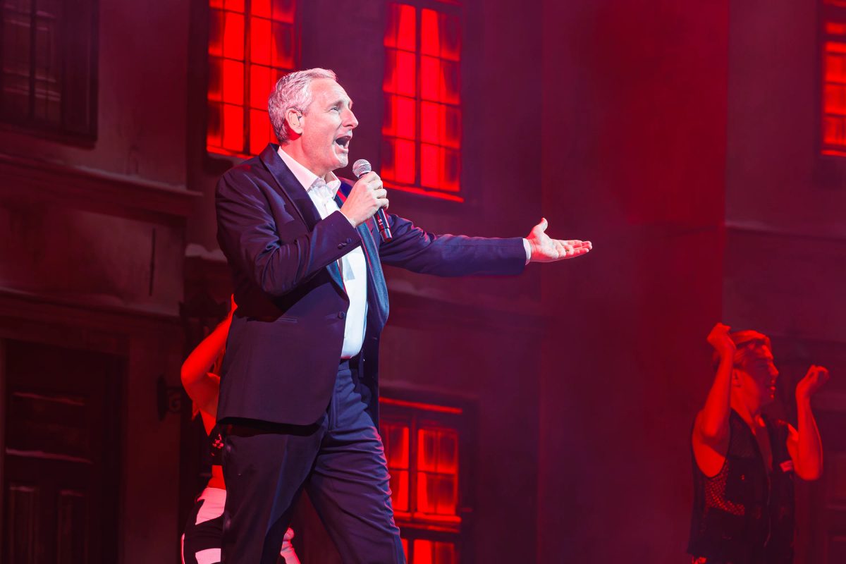 Gert Verhulst tijdens het optreden bij Studio 100 SingAlong 2025.